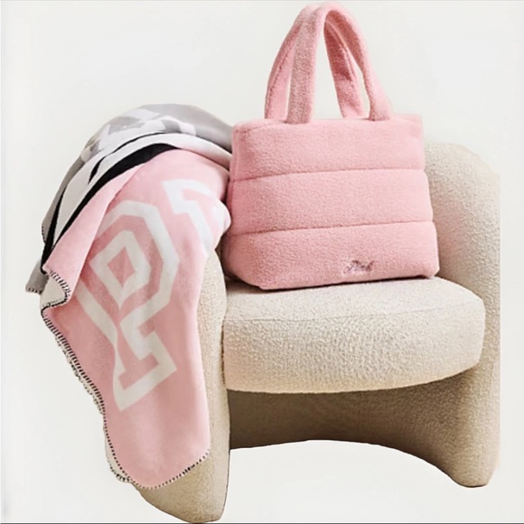 Victoria’s Secret PINK Cozy Tote & Sherpa Blanket - New With Tag - Picture 5 of 6
